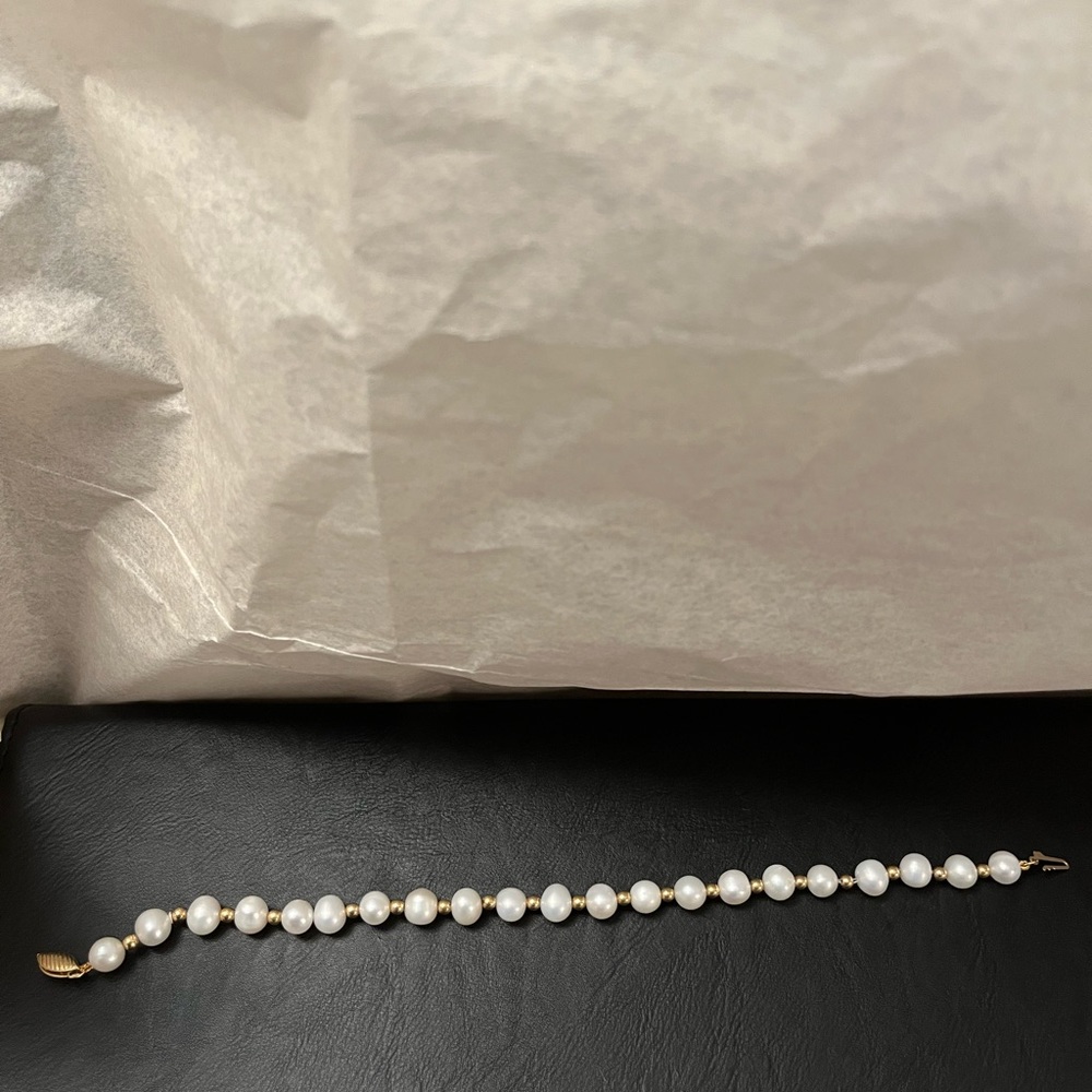 14 karat gold and pearl 7 inch bracelet